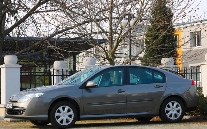 Renault Laguna cena 18800 przebieg: 177098, rok produkcji 2009 z Dzierżoniów małe 667